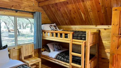 Whitetail Cabin — image 8 of 8