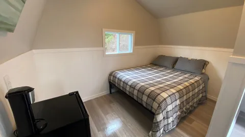 Glamping Cabin - Sleeps 2 — image 9 of 9