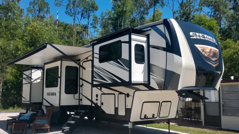 Elite Full Hookup Pull Through RV Site — image 2 of 3