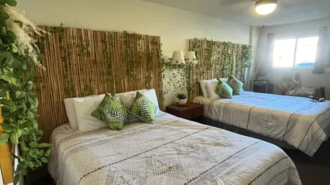 Motel 7 Garden Room (Double Queen) — image 2 of 7