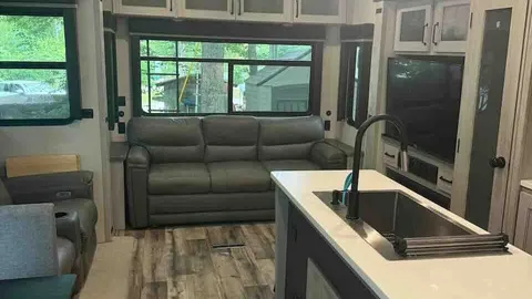 Camper Rental — image 2 of 9