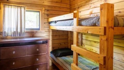 Deluxe Cabin — image 2 of 11