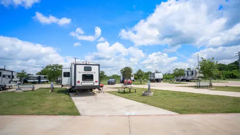 Pull-Through Premium RV Site — image 2 of 4