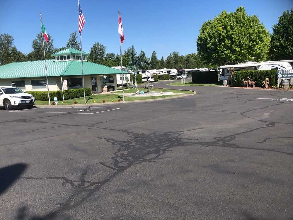 RV Resort Four Season, Walla Walla, Washington - Photo 2