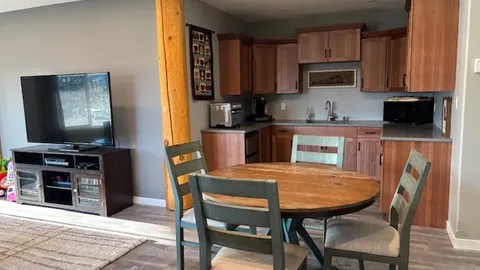 Lake View Suite — image 2 of 15