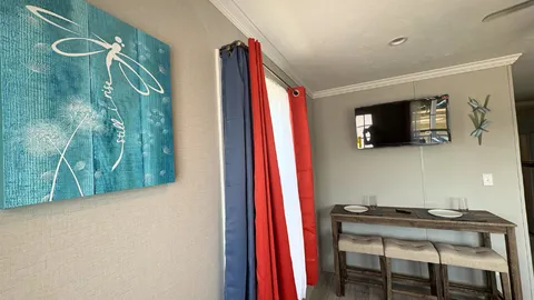 Signature Carolina Cottage 2 Bedroom — image 2 of 14