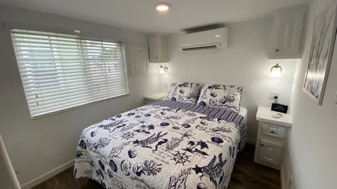 Keys Cottage with Sleeping Loft Sleeps 8 — image 4 of 4