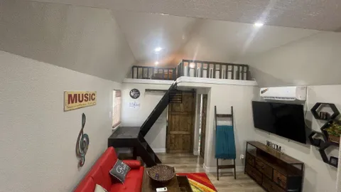 The "Joseph" Cabin: A Peaceful Getaway Close to the River — image 2 of 24