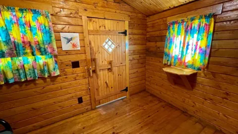 Cabins — image 2 of 5