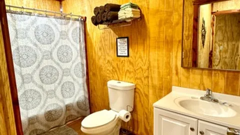 Creek Front Deluxe Cabin — image 8 of 8