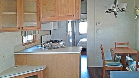 Cabin Style #11 2 Bedroom sleeps 5 — image 2 of 2