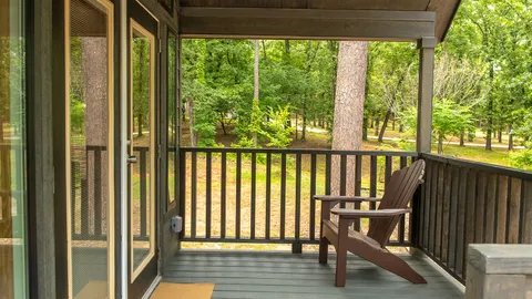 Rosa Cabin — image 2 of 8