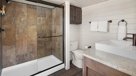 Foxtail Studio w/ Loft - Lakefront — image 2 of 8