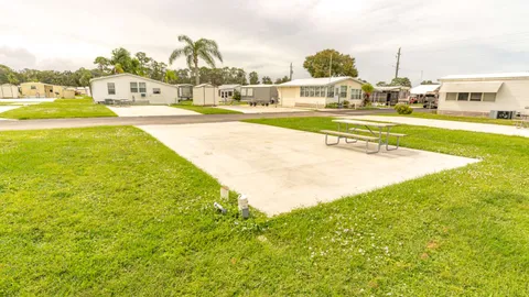 Premium Full Hookup RV Site — image 2 of 2