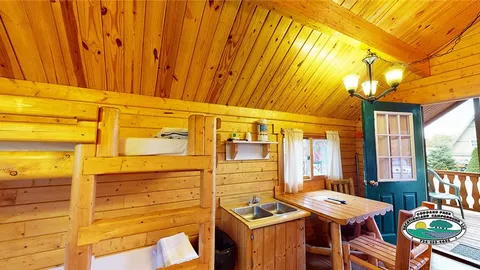 Standard cabin — image 5 of 5