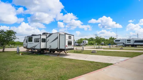 Pull-Through Premium RV Site — image 2 of 4