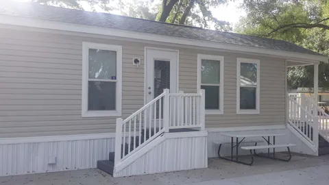 Standard Rental 1 Bedroom — image 2 of 6