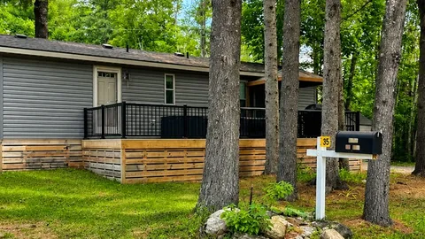 3-Bedroom Deluxe Cottage - McKellar — image 1 of 9