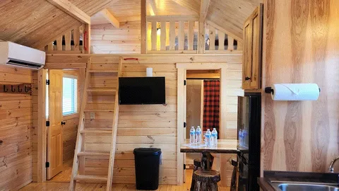 DELUXE CABIN WITH LOFT — image 7 of 7