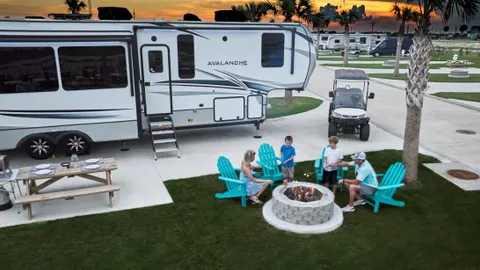 RV Rental 2BR/2BA 4 Guests — image 2 of 16