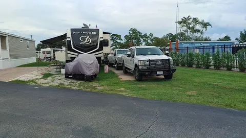 30/50 Amp Premium RV Site — image 2 of 31