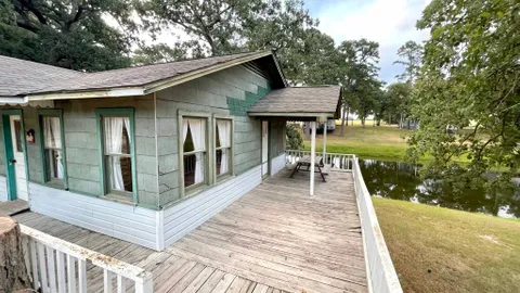 Cabin 09 — image 2 of 13