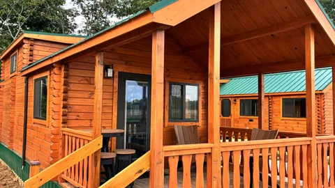 Lakehouse Resort Bugtussle Sierra 2 near Rend Lake — image 1 of 20
