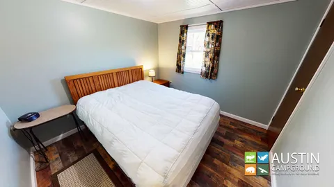 Deluxe Cabin - Bear Den — image 5 of 5