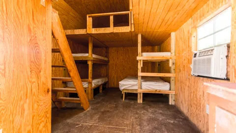Cabin 1 - Large — image 2 of 8