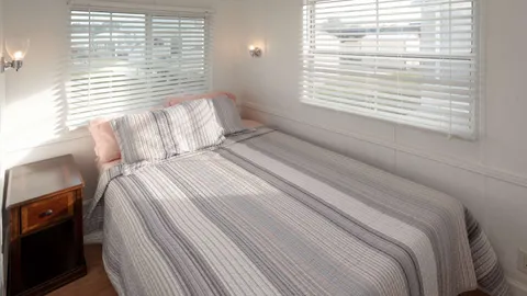 Standard Rental 2 Bedroom — image 11 of 11