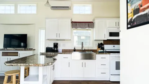 Poolside Cottage - Heart (4 Person) — image 2 of 15