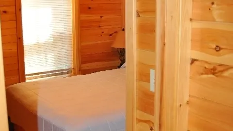 Deluxe Family Lodge — image 2 of 8