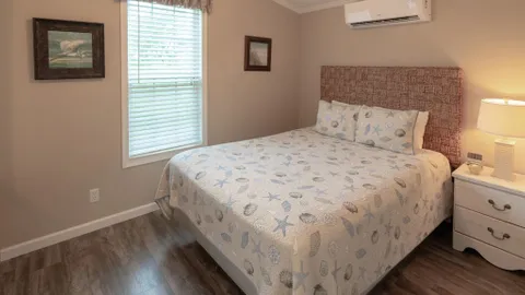 One Bedroom Cottage — image 2 of 7