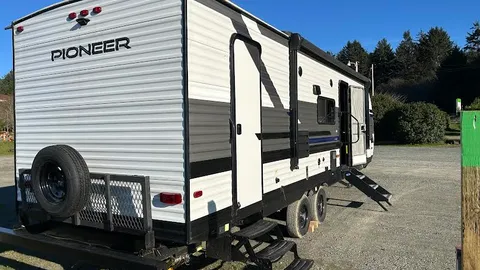 Large Glamping Trailer — image 10 of 10