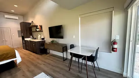 Casita #04 (King - Pet) — image 7 of 7