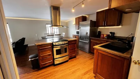 2 Bedroom Private Apartment — image 2 of 6