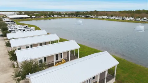 1 Bedroom Deluxe Park Model Lake — image 1 of 4
