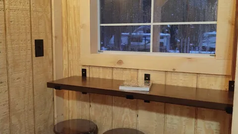 Rental Cabin — image 2 of 11