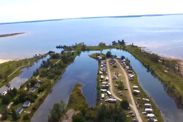 Nahma Lakeside Landing Campground and Lodging LLC – photo 1