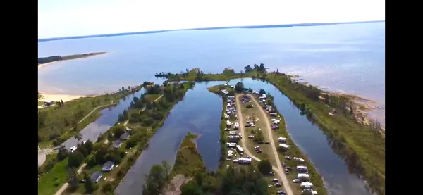Nahma Lakeside Landing Campground and Lodging LLC - Nahma, MI campground