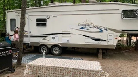 Site 27 - 5th Wheel Rental, sleeps 4 — image 1 of 7