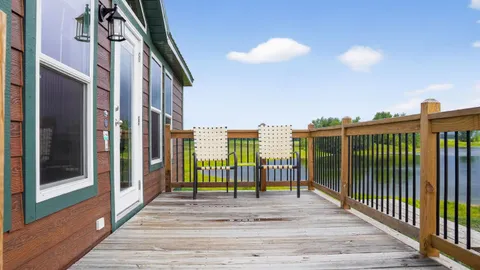 Deluxe Cabin #4 - Sleeps 6 — image 1 of 6