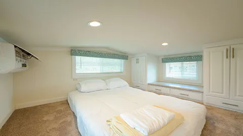 Carolina Cottage 1 Bedroom w/ Rooftop Terrace — image 12 of 12