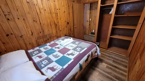 Laurentian Cabin — image 38 of 38