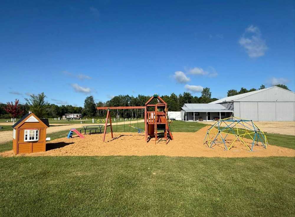 Howling Hills Campground, Wonewoc, Wisconsin - Photo 2