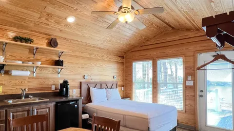Cabin — image 2 of 6