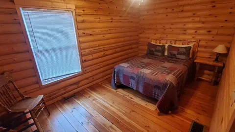 Luxury Cabin — image 2 of 5