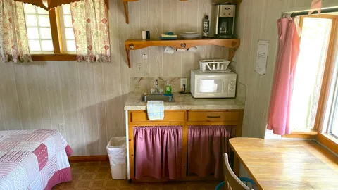 Cabin 13 — image 2 of 7