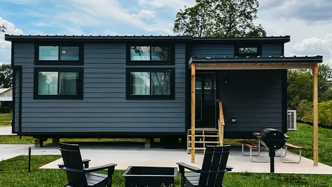 Firewheel Cabin — image 1 of 9