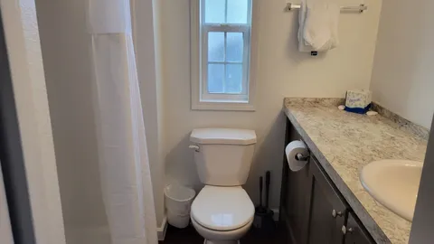 Keys Cottage with Sleeping Loft Sleeps 7 — image 2 of 5